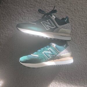 Preowned new balance 574 legacy green silver size 6 38.5